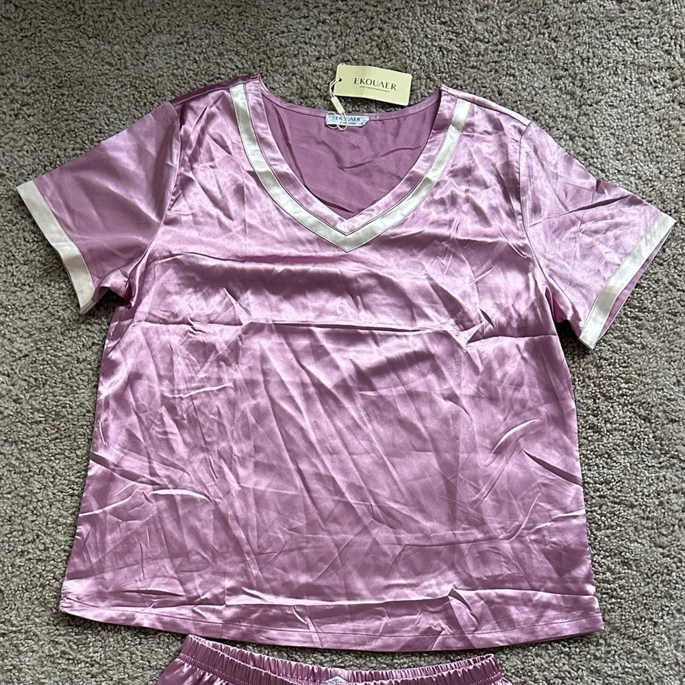 Ekouaer Pink Luxurious Soft Silk Pajama Sleepwear Set NWT Size Medium